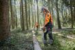 stihl motorzaa met beschermende kleding